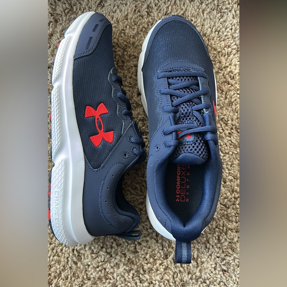 MENS BRAND NEW UNDER ARMOUR RUNNING SHOES SIZE 9.5